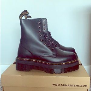 Dr. Martens Jadon Boot